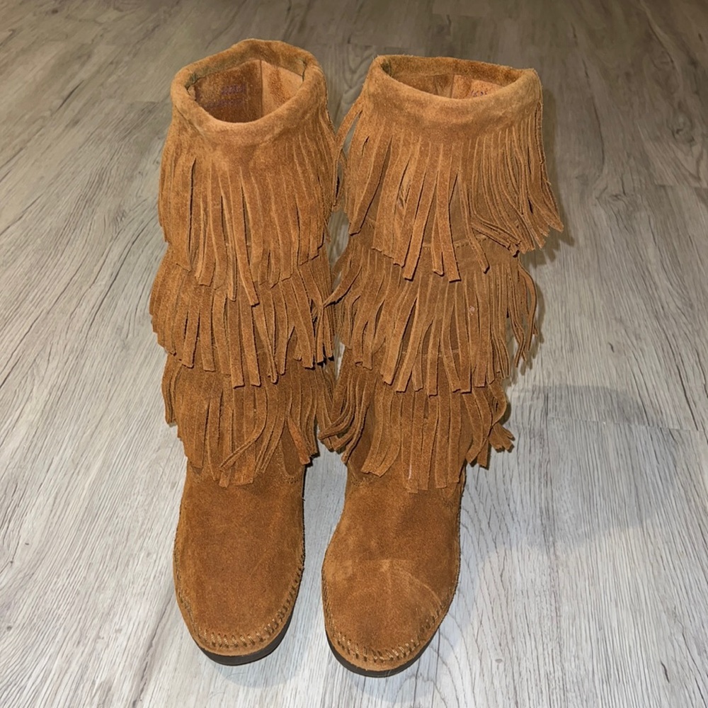 Great condition. Minnetonka suede boots sz 9